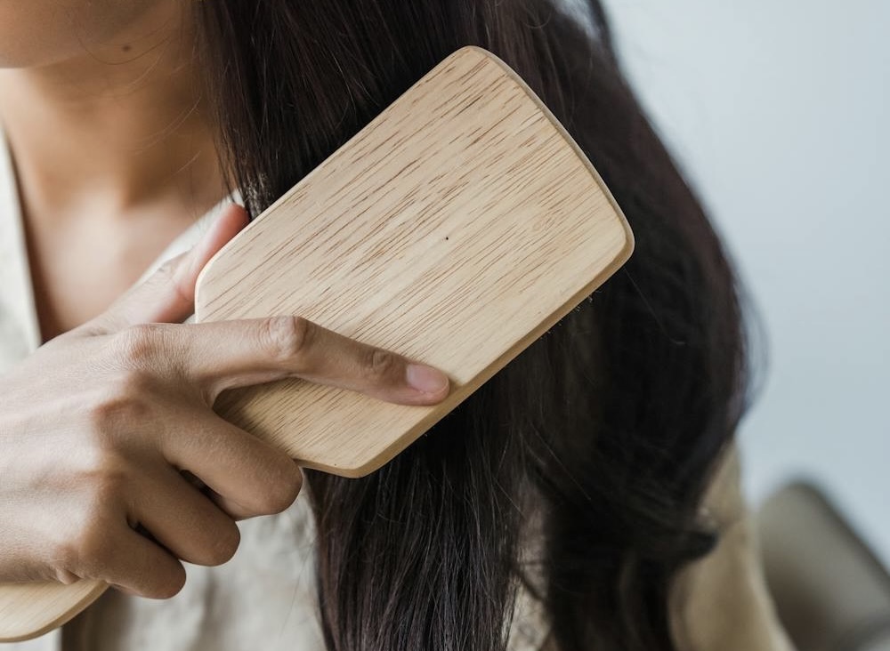 Skal du virkelig børste dit hår hver dag? Seks kvinder droppede børsten i en uge – og resultaterne overrasker