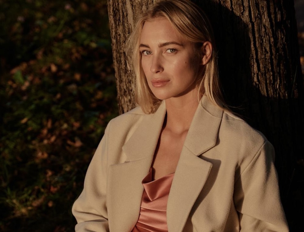 Hvad skal man have på under en blazer? Her er dine 4 mest stilfulde muligheder