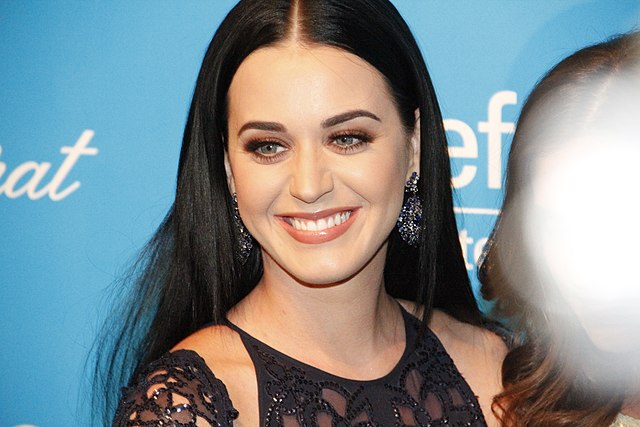 ​Katy Perry rørt til tårer efter historisk rumrejse – hylder datteren Daisy med symbolsk gestus​